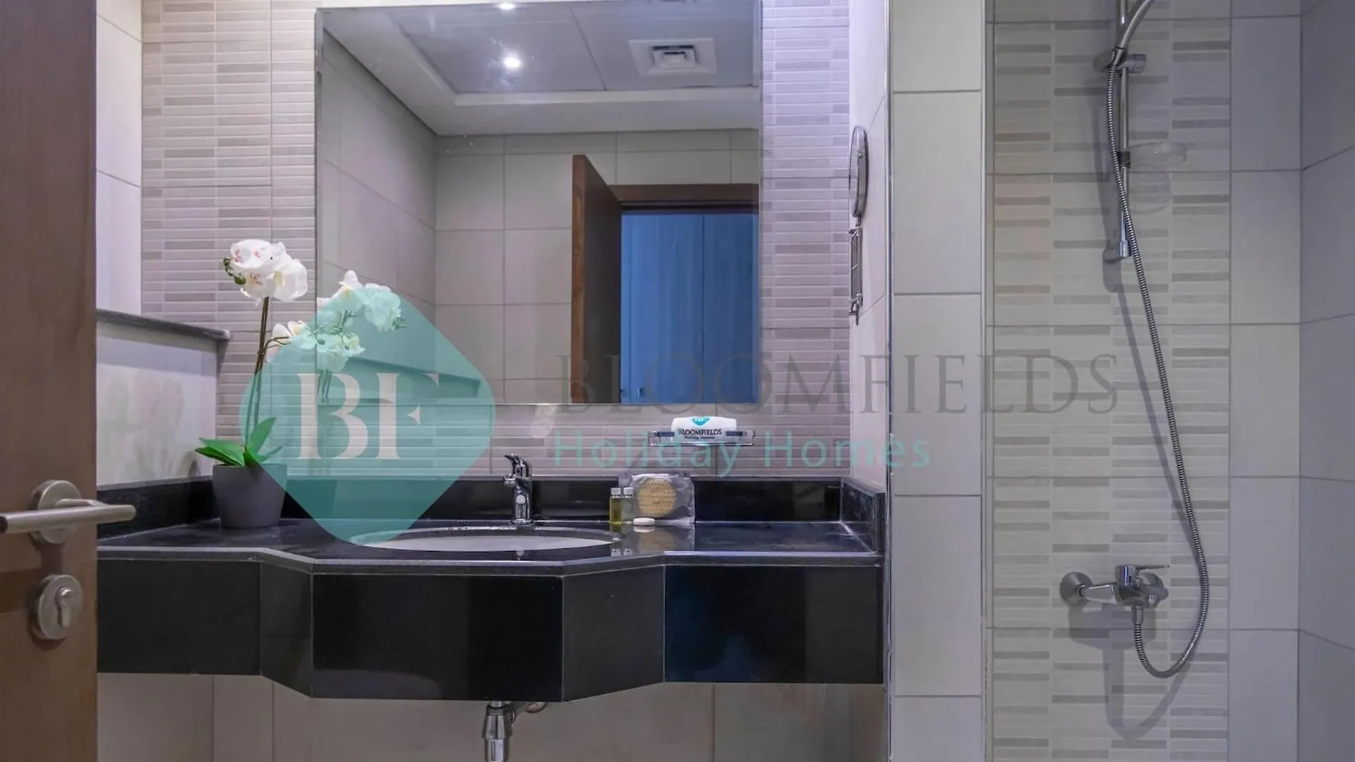 Bloomfields 1Br Canal The View Raha Beach Abu Dhabi United Arab Emirates